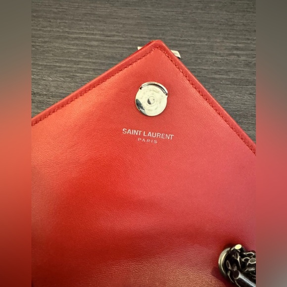 Saint Laurent Red velvet bag - Picture 5 of 10